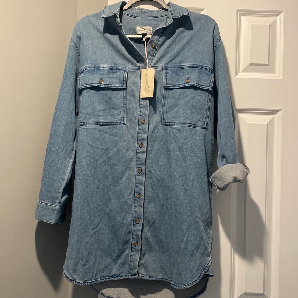 Brand new ‼️ Long Universal Threads Jean Jacket w Pockets. Size S.